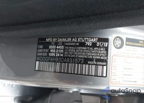 2013 Mercedes-Benz C 250 Sport z USA, uszkodzony, nr VIN WDDGF4HB3DA831573